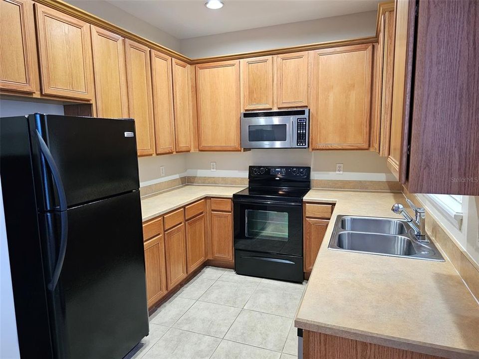 For Rent: $2,195 (3 beds, 2 baths, 1565 Square Feet)