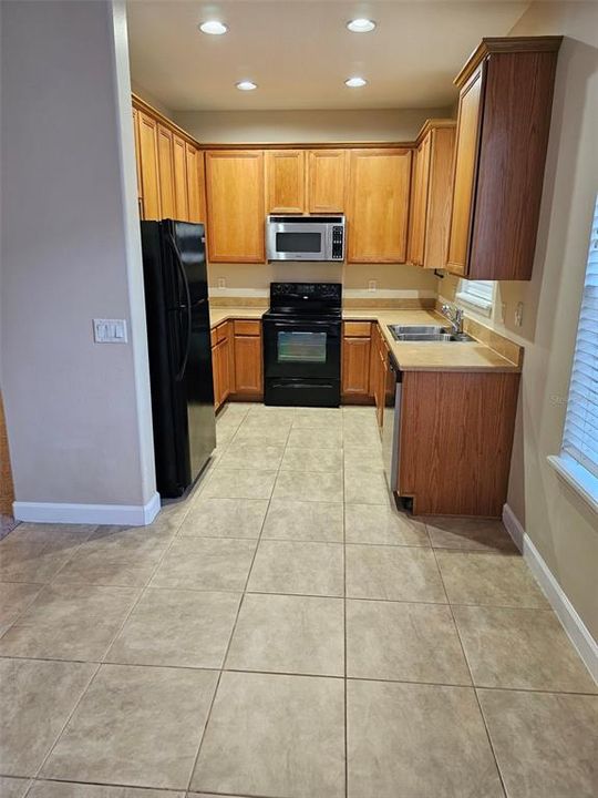 For Rent: $2,195 (3 beds, 2 baths, 1565 Square Feet)