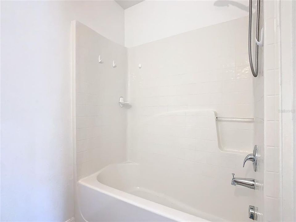 For Rent: $1,850 (3 beds, 2 baths, 1932 Square Feet)