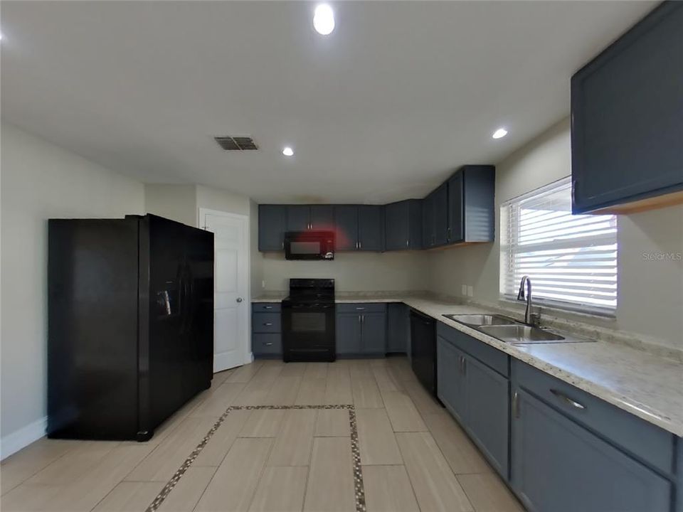 For Rent: $2,349 (4 beds, 2 baths, 2156 Square Feet)