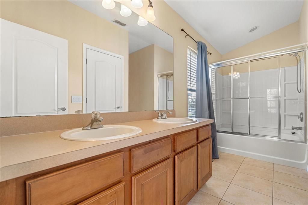 For Sale: $254,900 (2 beds, 2 baths, 1259 Square Feet)