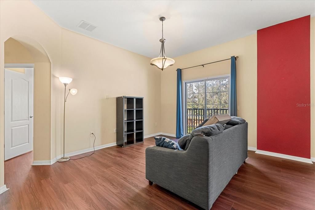 For Sale: $254,900 (2 beds, 2 baths, 1259 Square Feet)