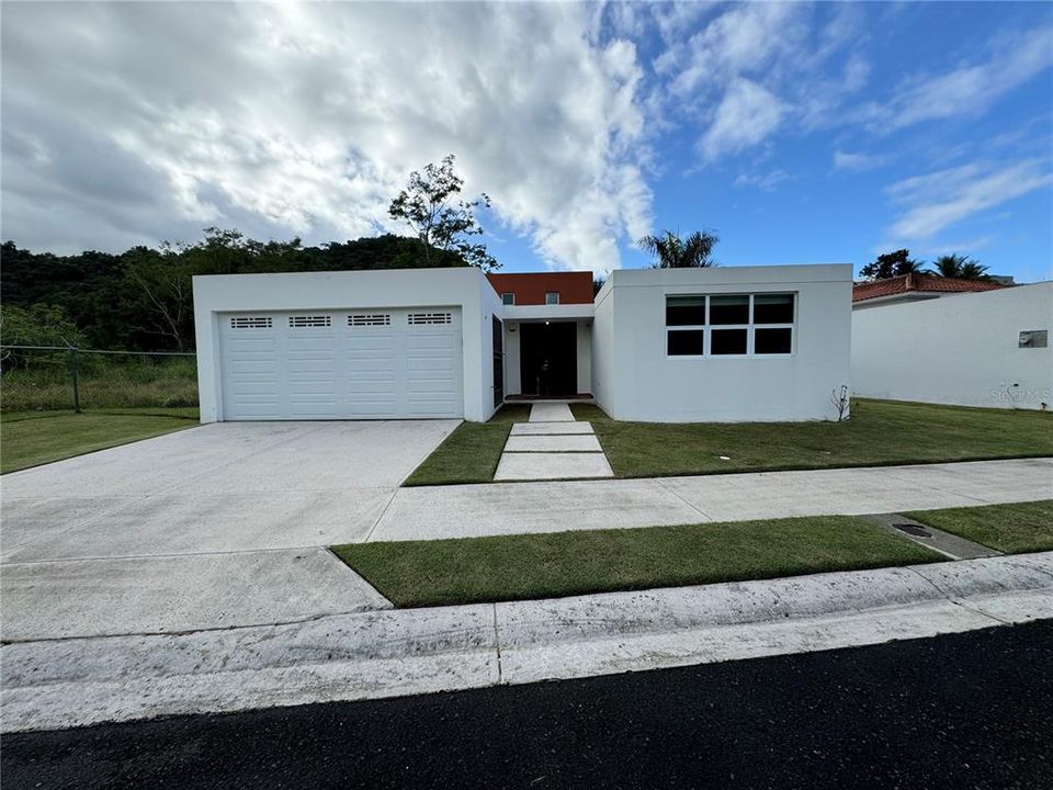 Vendido Recientemente: $295,000 (3 camas, 2 baños, 9009 Pies cuadrados)