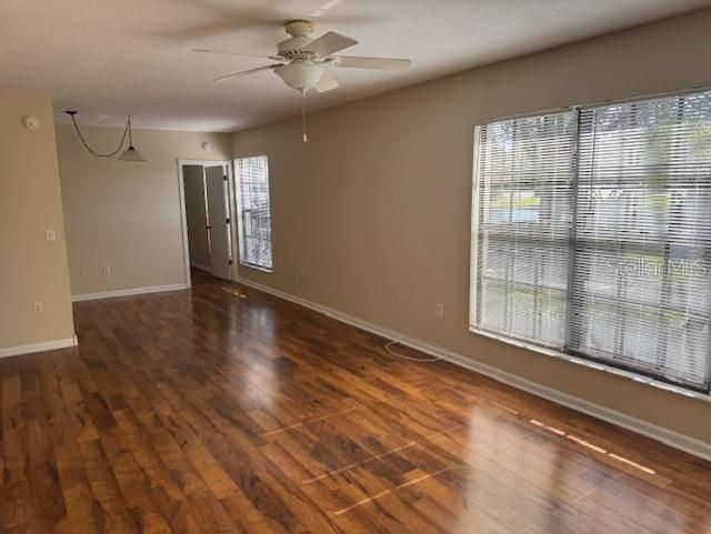 For Sale: $228,900 (2 beds, 2 baths, 1045 Square Feet)