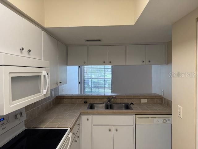 For Sale: $228,900 (2 beds, 2 baths, 1045 Square Feet)