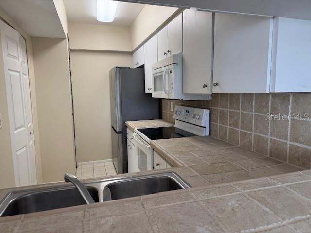 For Sale: $228,900 (2 beds, 2 baths, 1045 Square Feet)