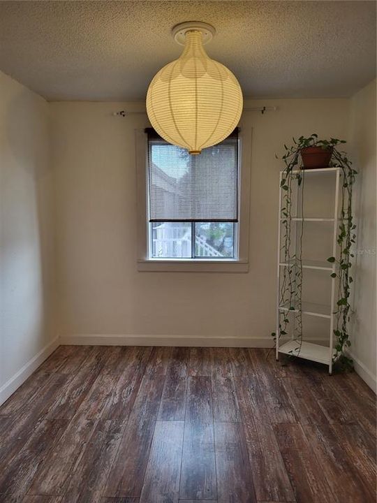 For Rent: $1,300 (1 beds, 1 baths, 726 Square Feet)