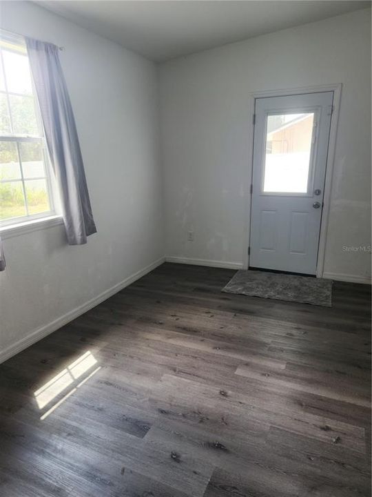 For Rent: $1,950 (3 beds, 2 baths, 1172 Square Feet)