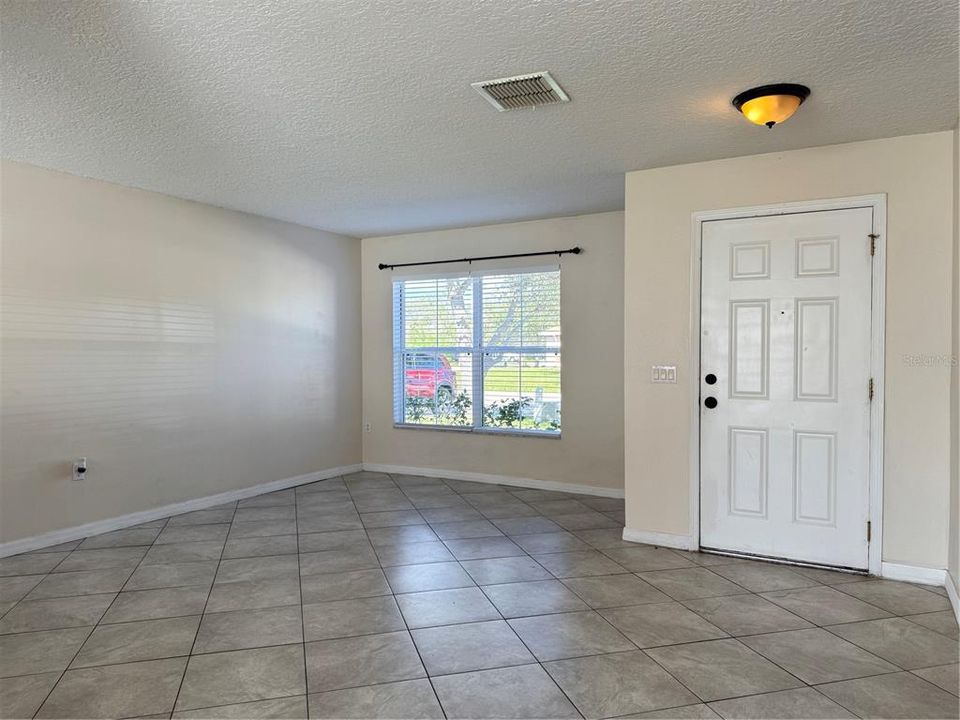 For Rent: $2,350 (4 beds, 2 baths, 2387 Square Feet)