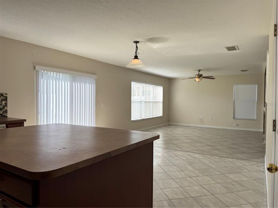 For Rent: $2,350 (4 beds, 2 baths, 2387 Square Feet)