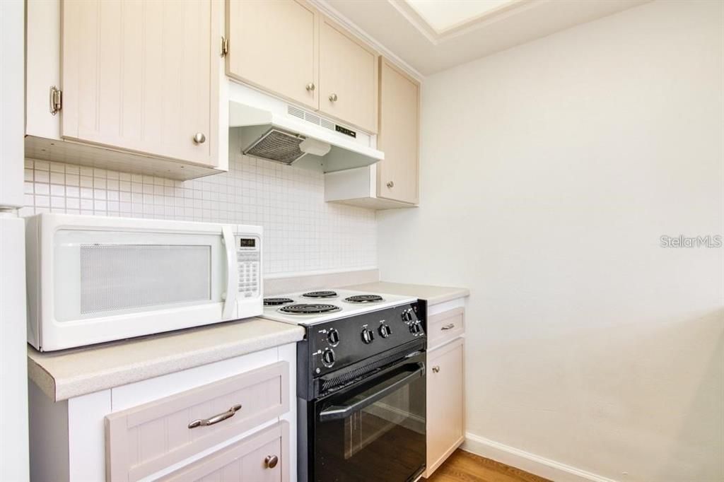 For Rent: $1,275 (1 beds, 1 baths, 690 Square Feet)