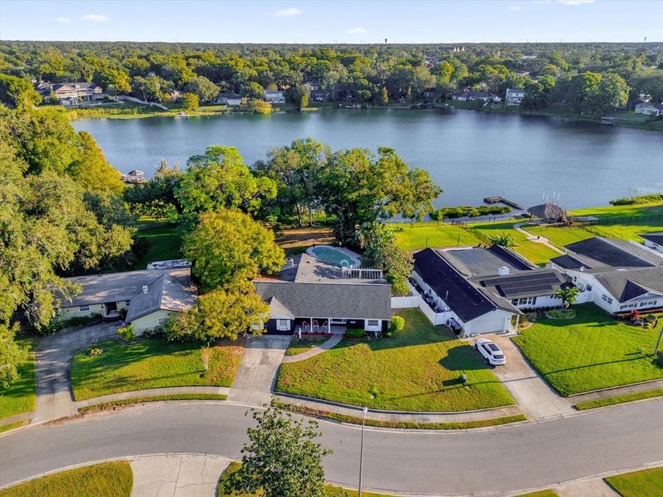 House with the pool on Lake Anderson