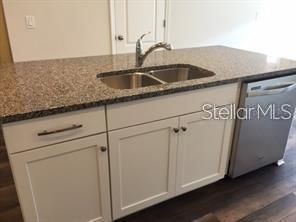 For Rent: $2,600 (3 beds, 2 baths, 1727 Square Feet)