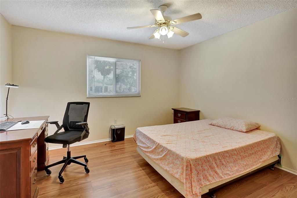 For Sale: $225,000 (2 beds, 1 baths, 906 Square Feet)