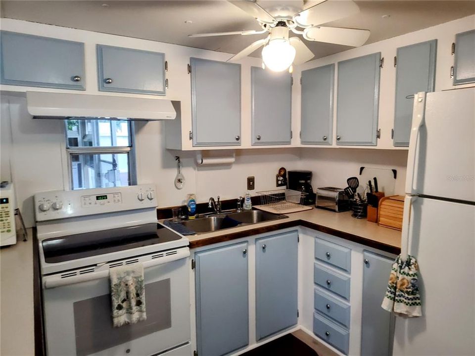 For Sale: $125,000 (2 beds, 2 baths, 784 Square Feet)