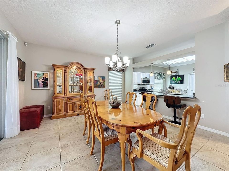 Can be dining room /family room