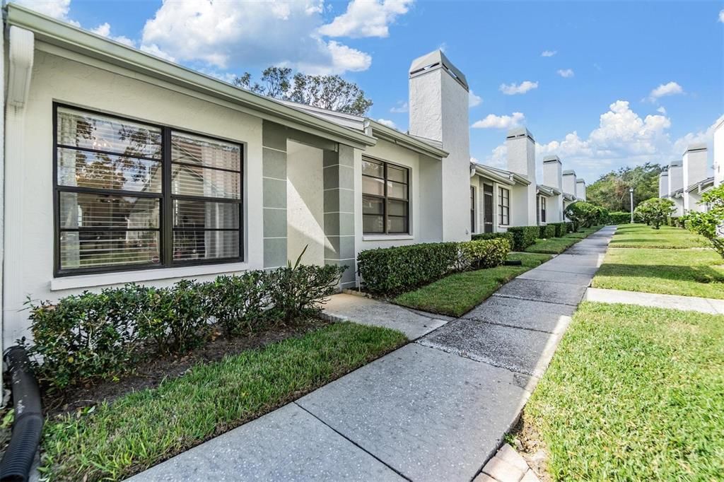 For Sale: $297,000 (2 beds, 1 baths, 1032 Square Feet)