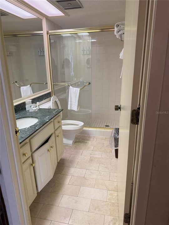 2 BDRM UNIT BATH