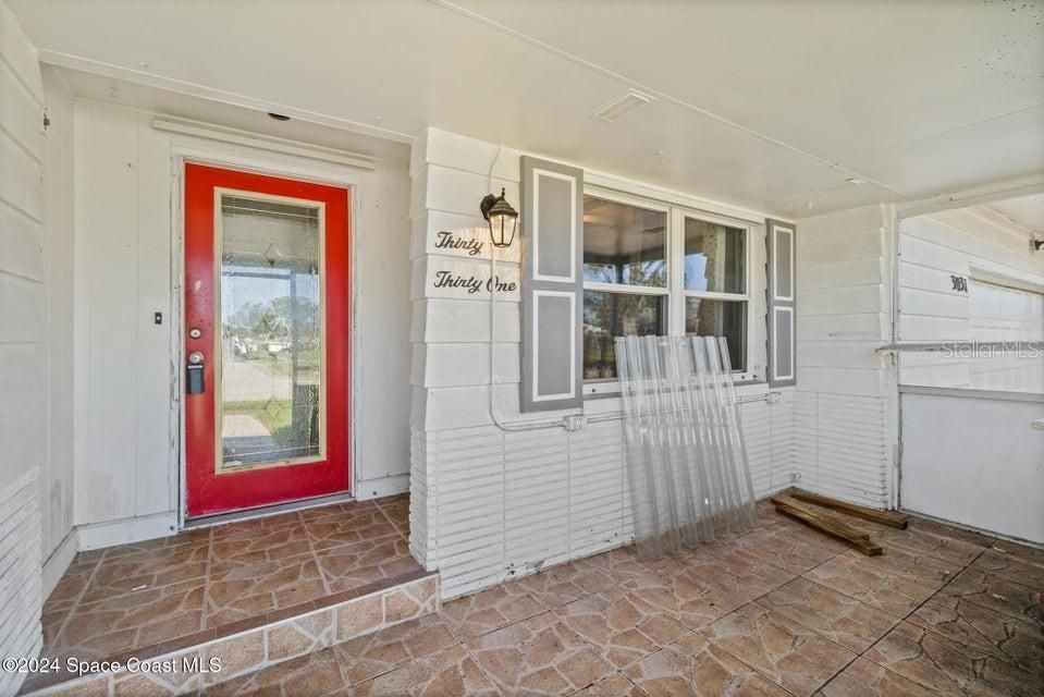 Screened front porch.