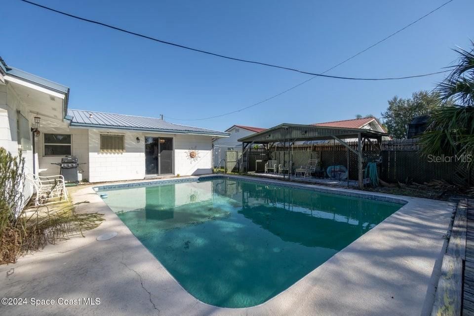 Perfect pool area with a lot of space to entertain.