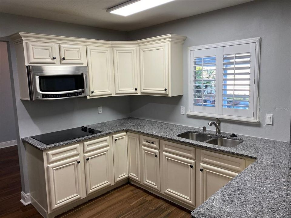 For Rent: $2,497 (3 beds, 2 baths, 1744 Square Feet)