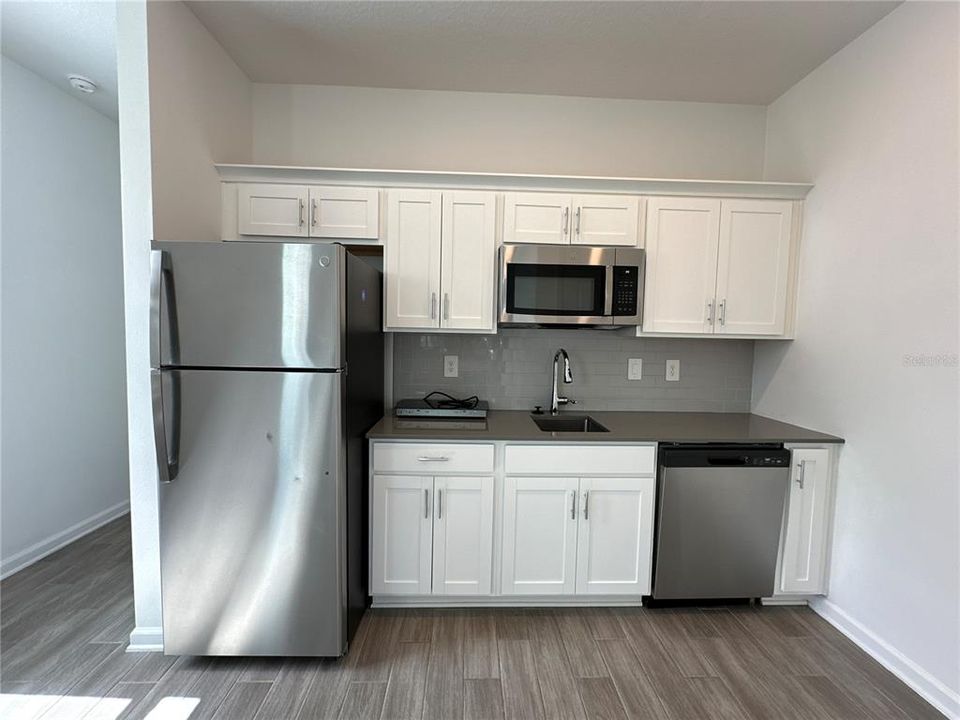 For Rent: $1,550 (1 beds, 1 baths, 700 Square Feet)