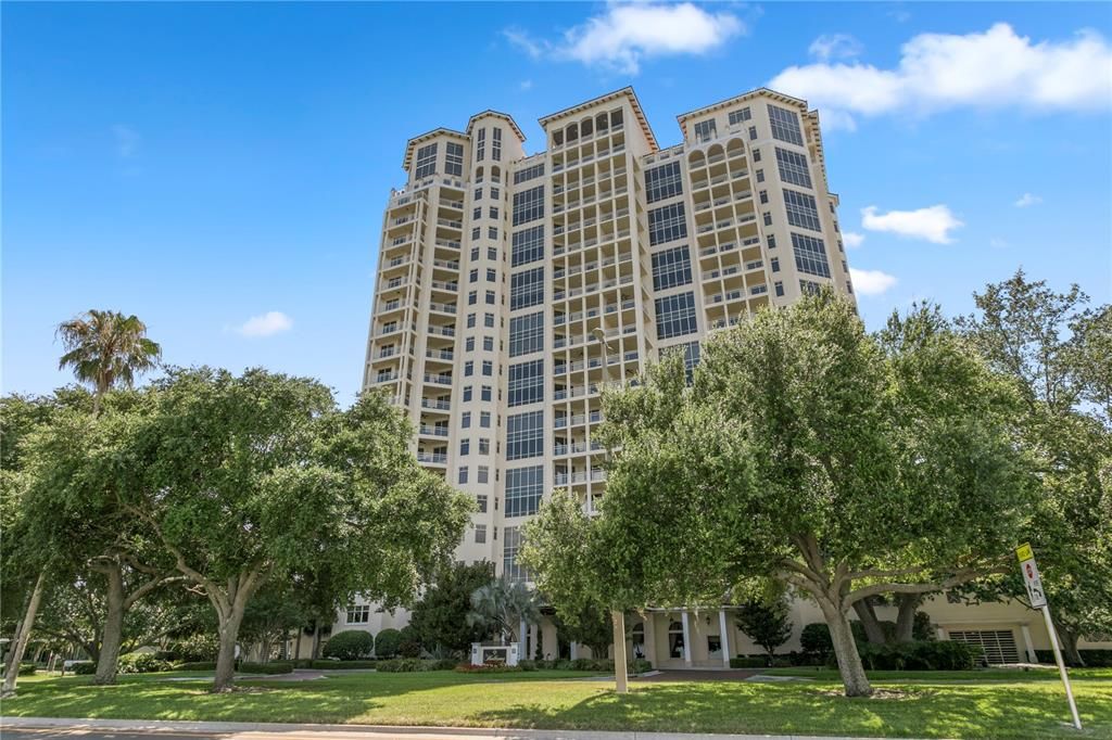 Full building view from Bayshore Boulevard