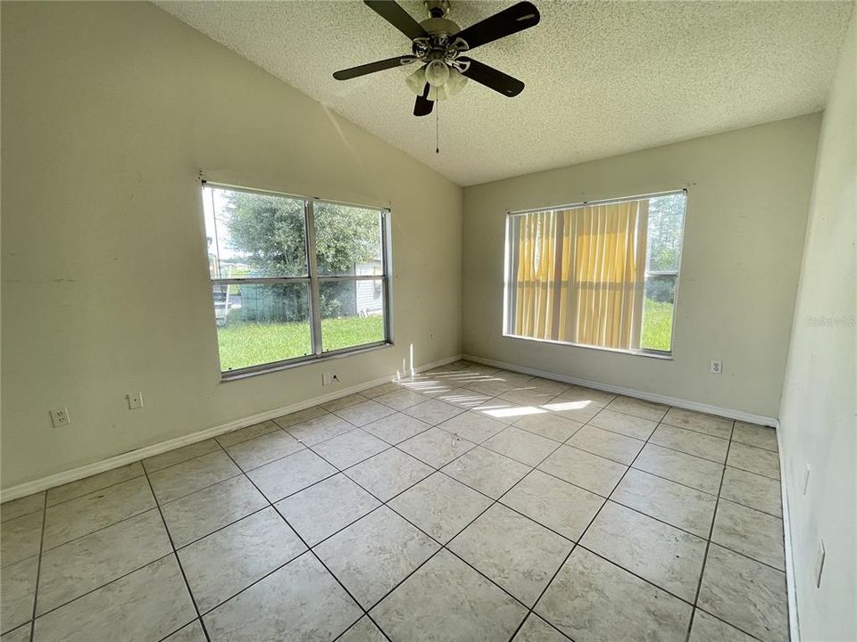 For Rent: $2,000 (3 beds, 2 baths, 1358 Square Feet)