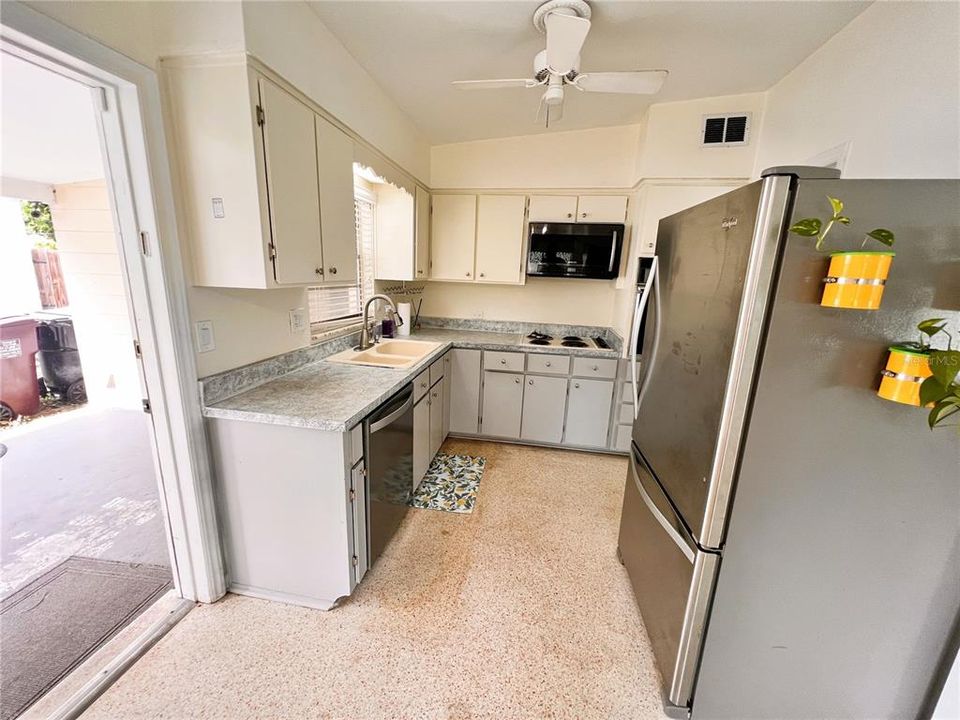 For Rent: $2,799 (3 beds, 2 baths, 1056 Square Feet)