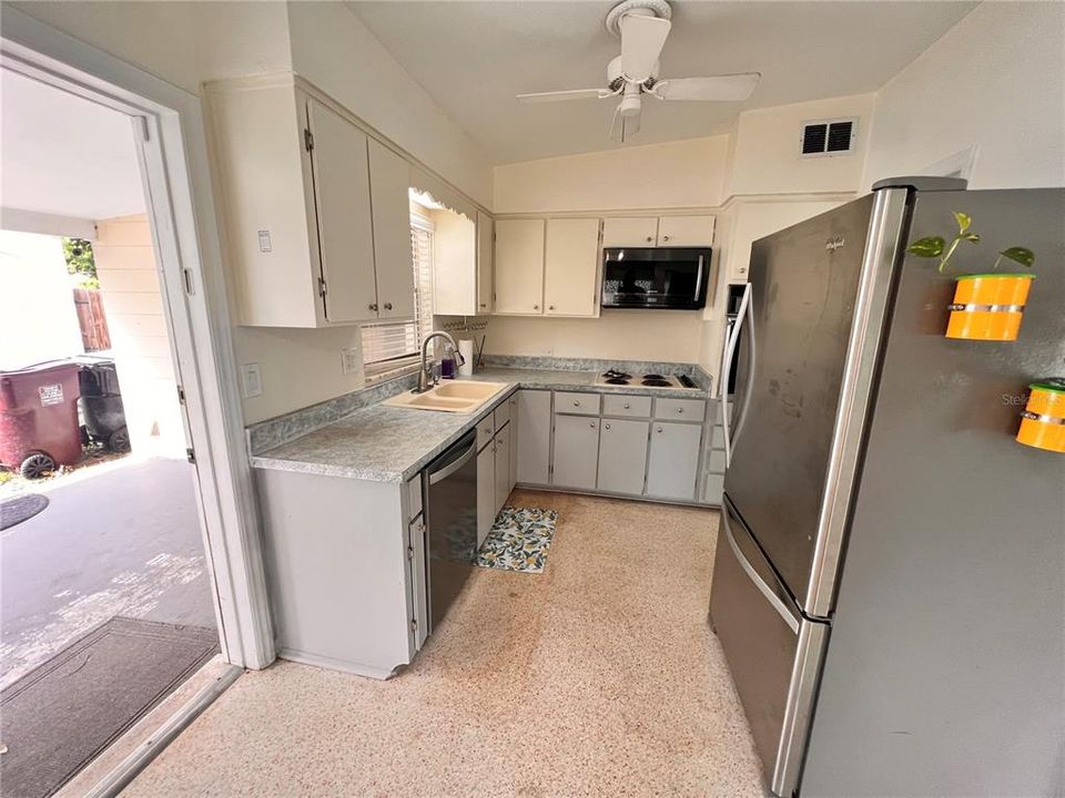 For Rent: $2,799 (3 beds, 2 baths, 1056 Square Feet)