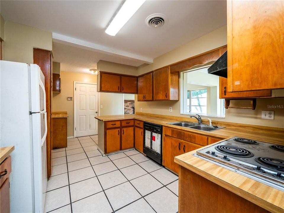 For Sale: $195,000 (3 beds, 2 baths, 1516 Square Feet)