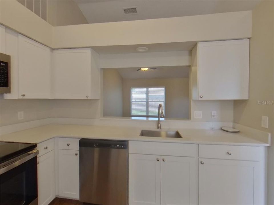 For Rent: $1,969 (3 beds, 2 baths, 1641 Square Feet)