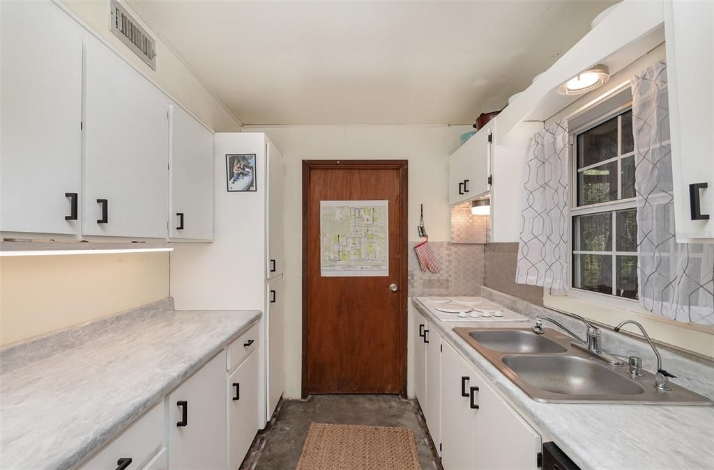 For Sale: $98,500 (2 beds, 2 baths, 1248 Square Feet)