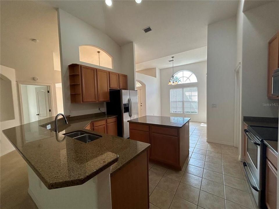 For Rent: $3,150 (5 beds, 3 baths, 2556 Square Feet)