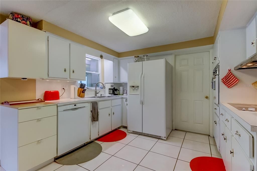 For Sale: $275,000 (2 beds, 2 baths, 1232 Square Feet)