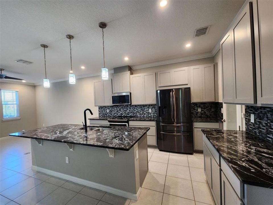 For Rent: $2,795 (3 beds, 2 baths, 1692 Square Feet)