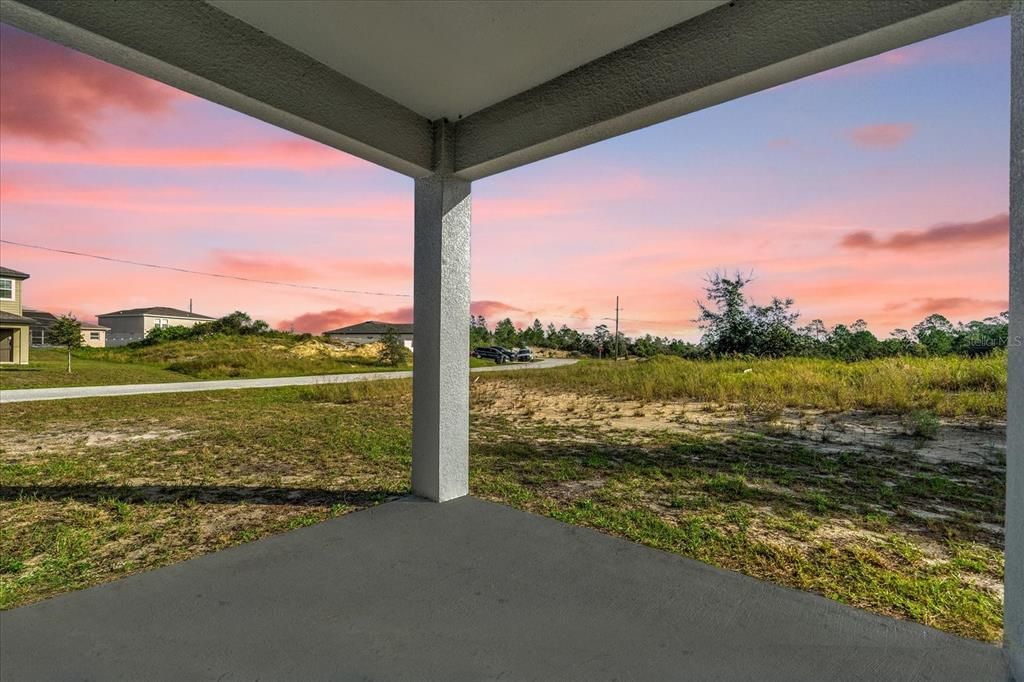 Covered Patio/Backyard