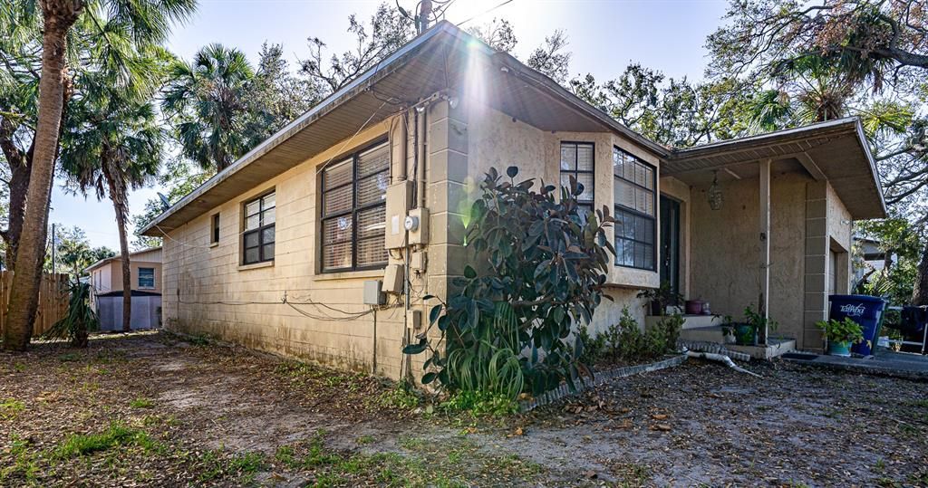 For Sale: $325,000 (3 beds, 2 baths, 1981 Square Feet)