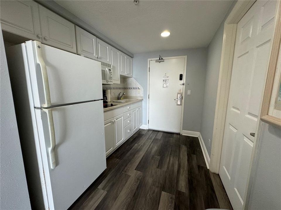 For Sale: $140,000 (1 beds, 1 baths, 339 Square Feet)