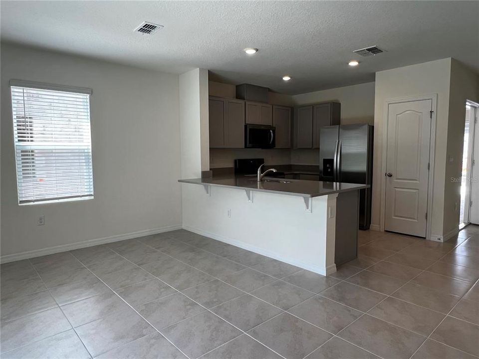 For Rent: $2,250 (3 beds, 2 baths, 2709 Square Feet)