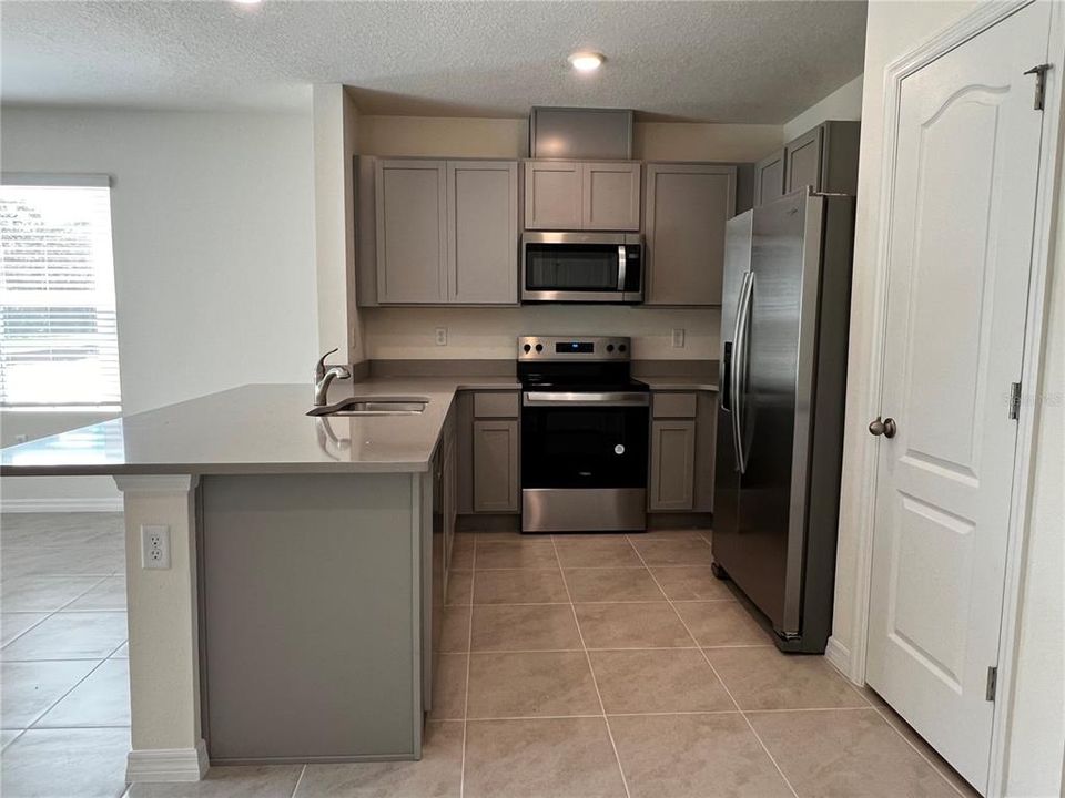 For Rent: $2,250 (3 beds, 2 baths, 2709 Square Feet)