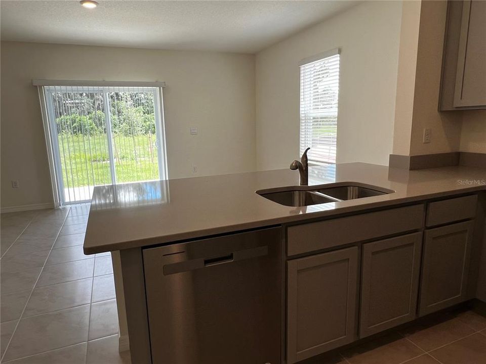 For Rent: $2,250 (3 beds, 2 baths, 2709 Square Feet)