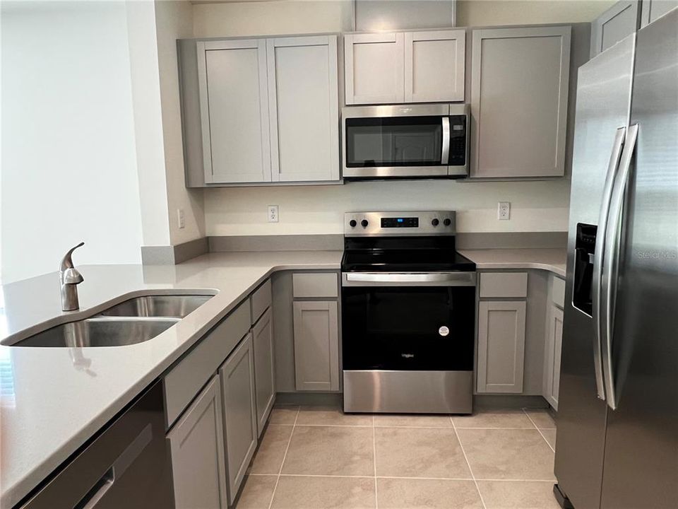 For Rent: $2,250 (3 beds, 2 baths, 2709 Square Feet)