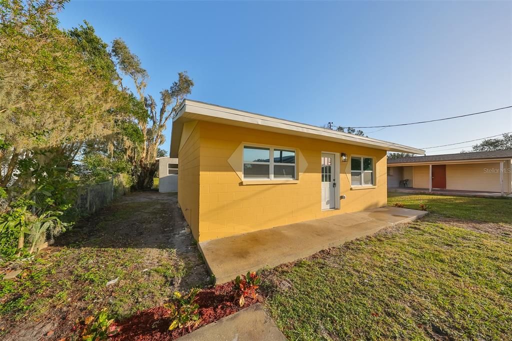 For Sale: $225,000 (3 beds, 1 baths, 888 Square Feet)