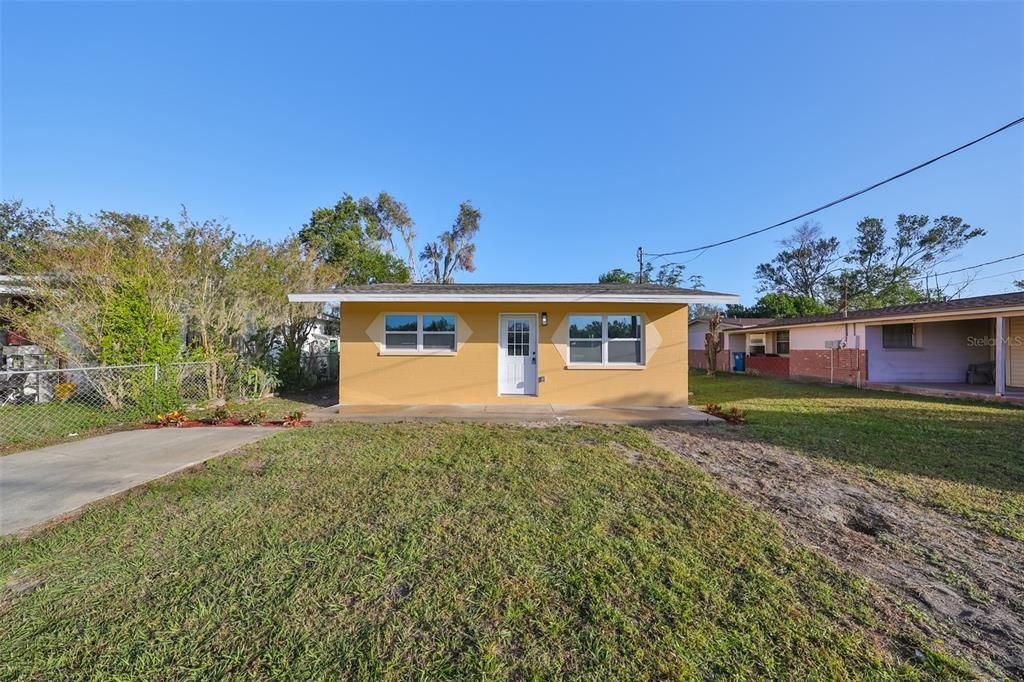 For Sale: $225,000 (3 beds, 1 baths, 888 Square Feet)