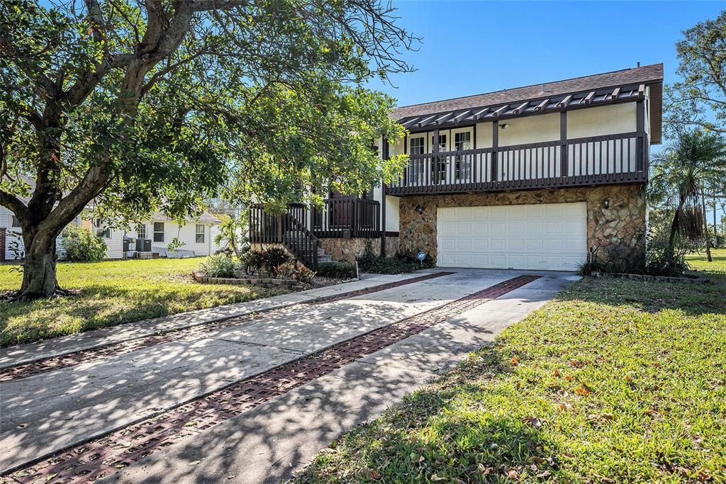 For Sale: $713,000 (3 beds, 2 baths, 1956 Square Feet)