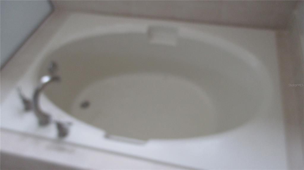 Soaking tub