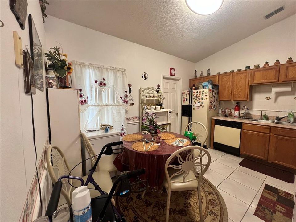 For Sale: $340,000 (3 beds, 2 baths, 1710 Square Feet)