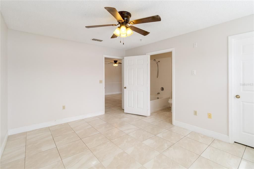 For Rent: $1,750 (2 beds, 2 baths, 975 Square Feet)