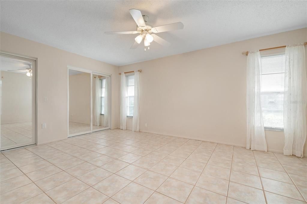 For Sale: $349,900 (2 beds, 2 baths, 1913 Square Feet)